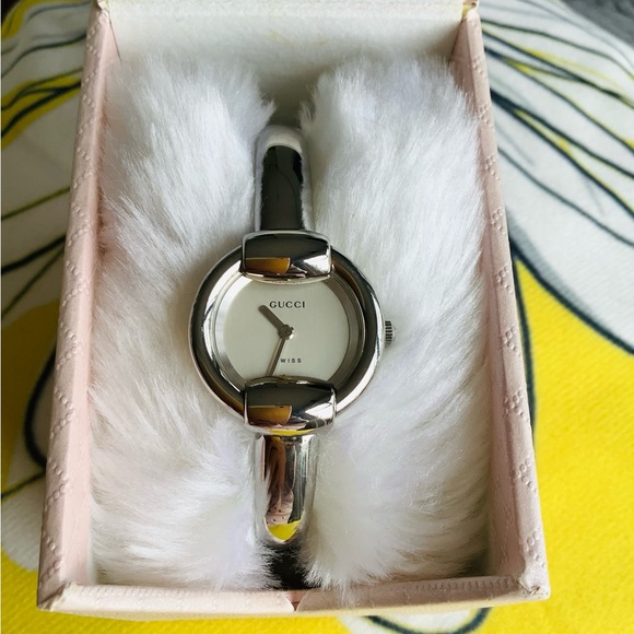 Authentic GUCCI bangle watch 🌷🌷🌷 - Picture 9 of 10